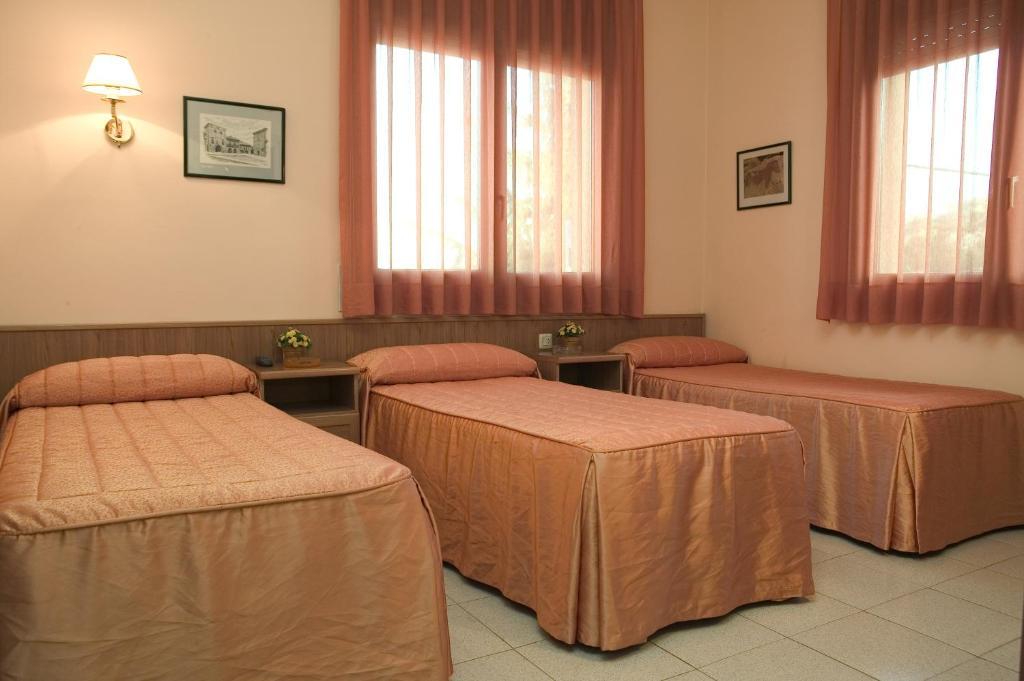 Hostal Montserrat Tona Rum bild